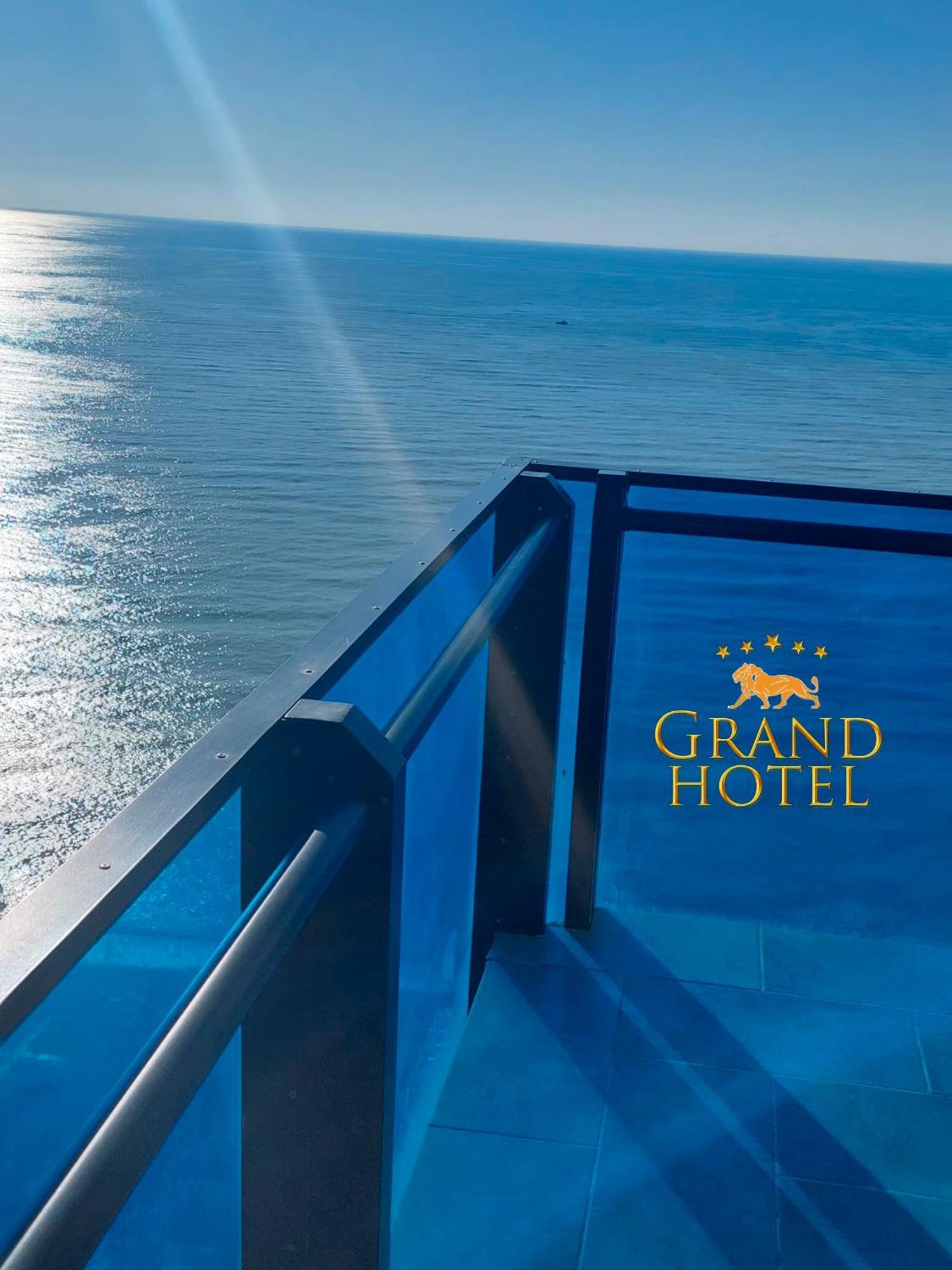 Grand Hotel ☆ Orbi City Batumi Exterior photo