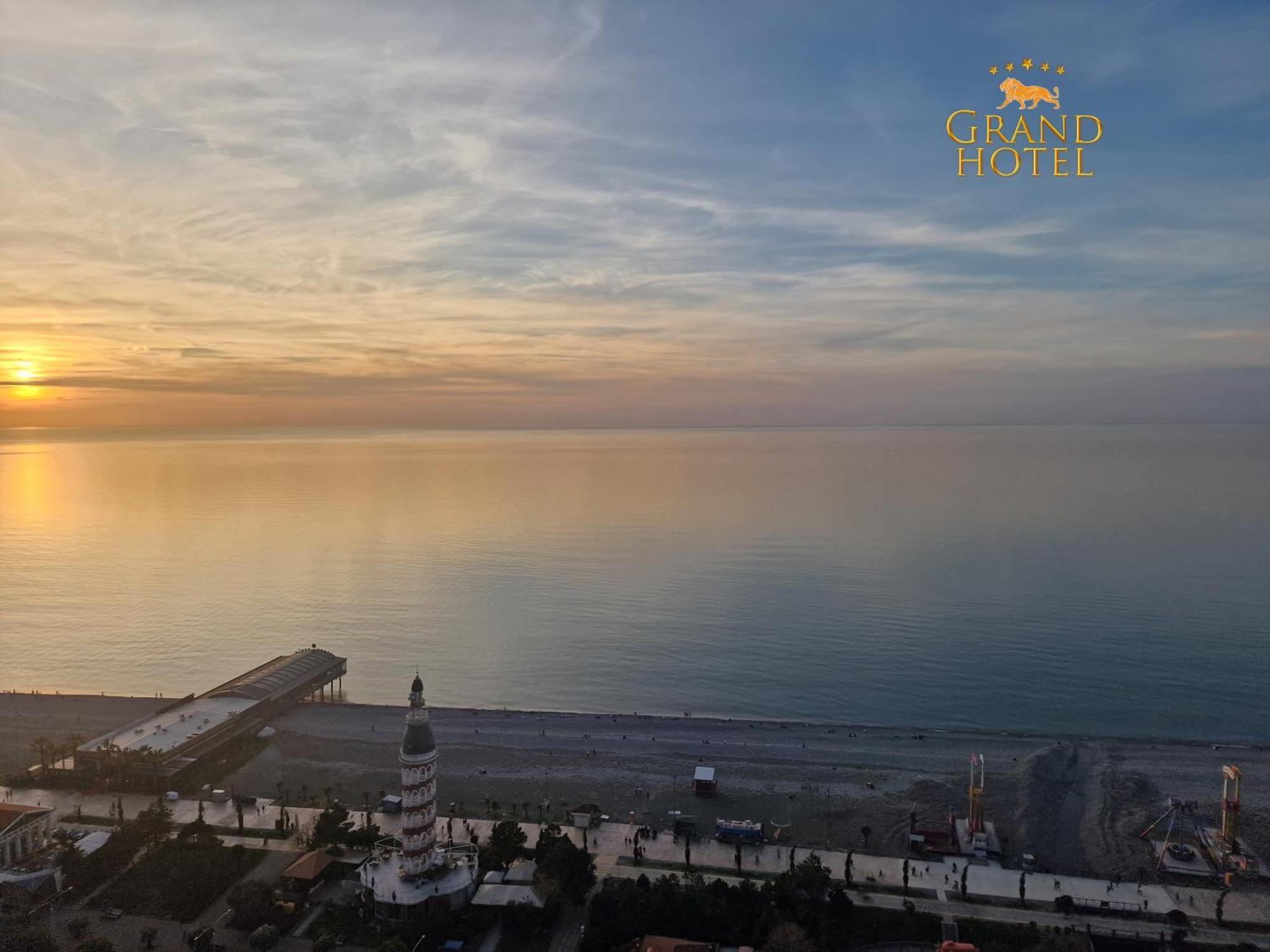Grand Hotel ☆ Orbi City Batumi Exterior photo