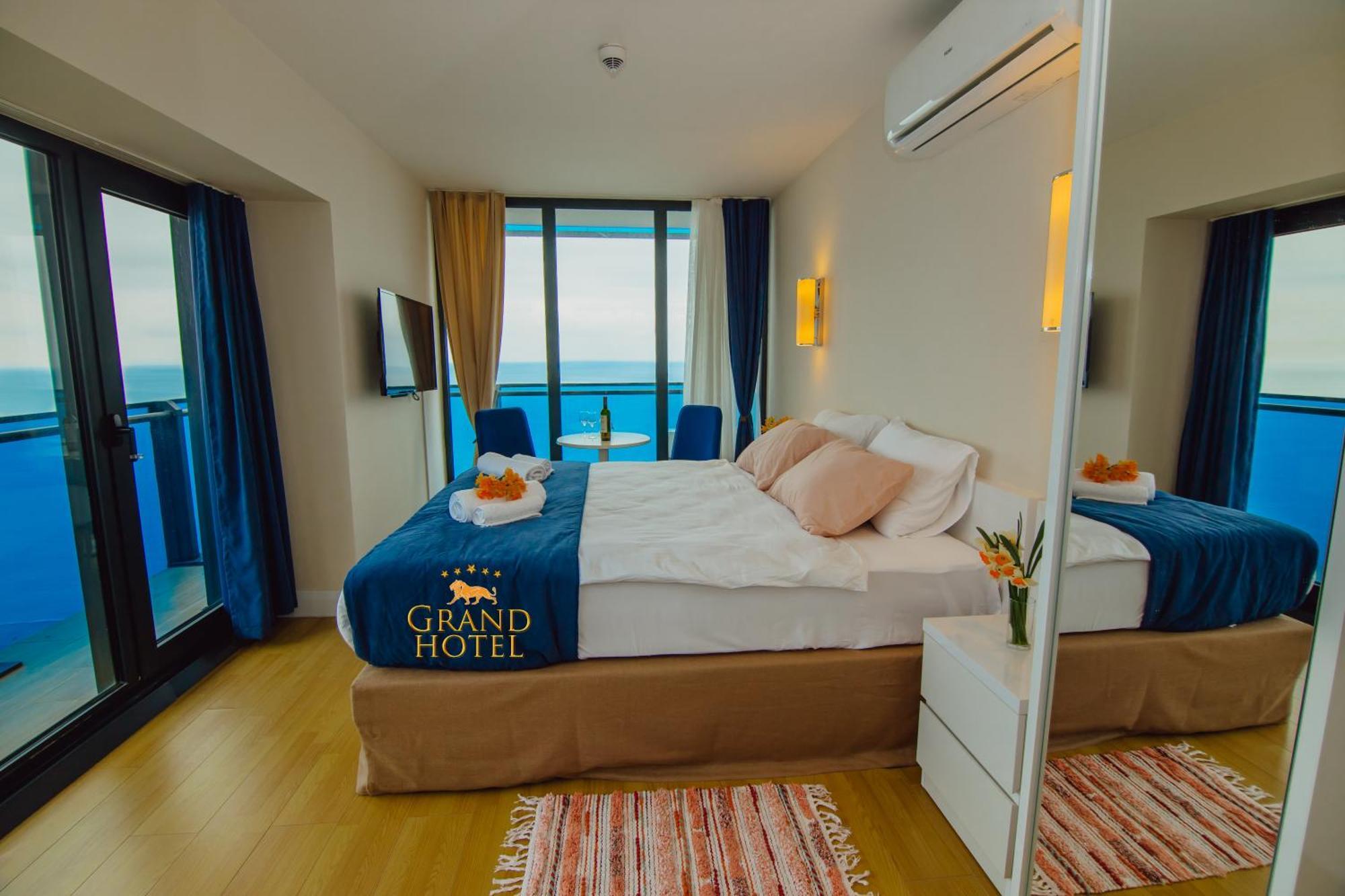 Grand Hotel ☆ Orbi City Batumi Exterior photo